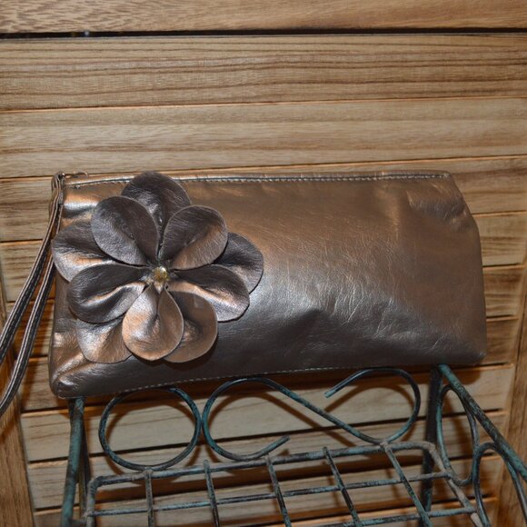 Sephora Silver Clutch Wristlet Cosmetic Bag Cute Flower - Picture 1 of 5